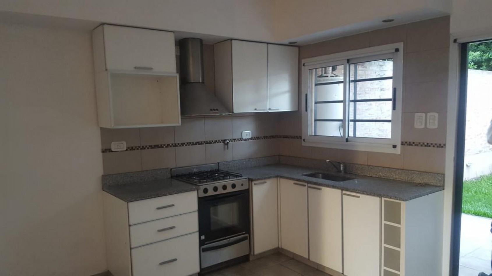 Venta - Duplex con Dos Cocheras, Excelente Zona