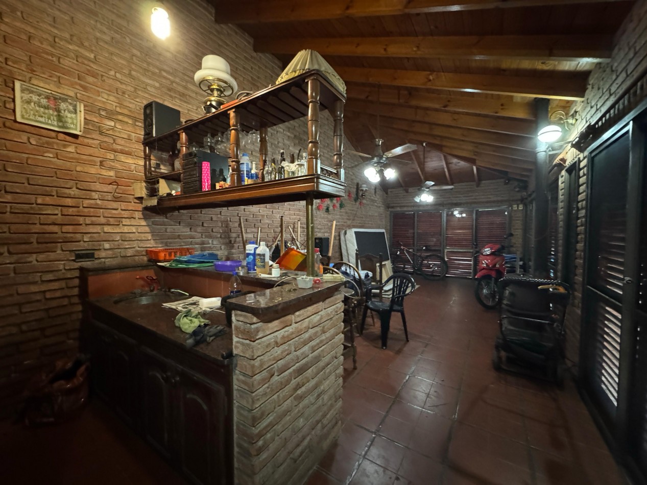 Gran Chalet 5 ambientes con jardin y pileta