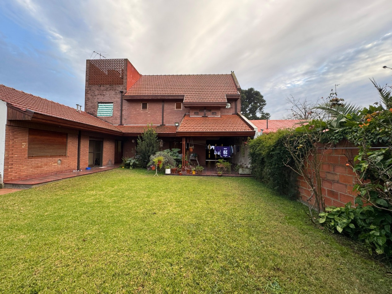 Gran Chalet 5 ambientes con jardin y pileta