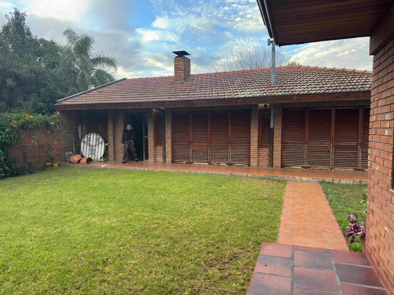Gran Chalet 5 ambientes con jardin y pileta