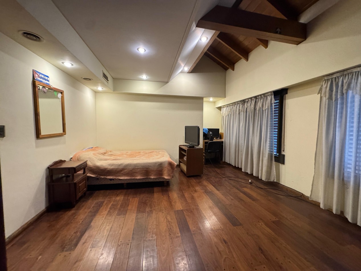 Gran Chalet 5 ambientes con jardin y pileta