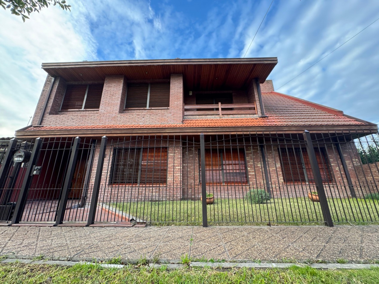 Gran Chalet 5 ambientes con jardin y pileta