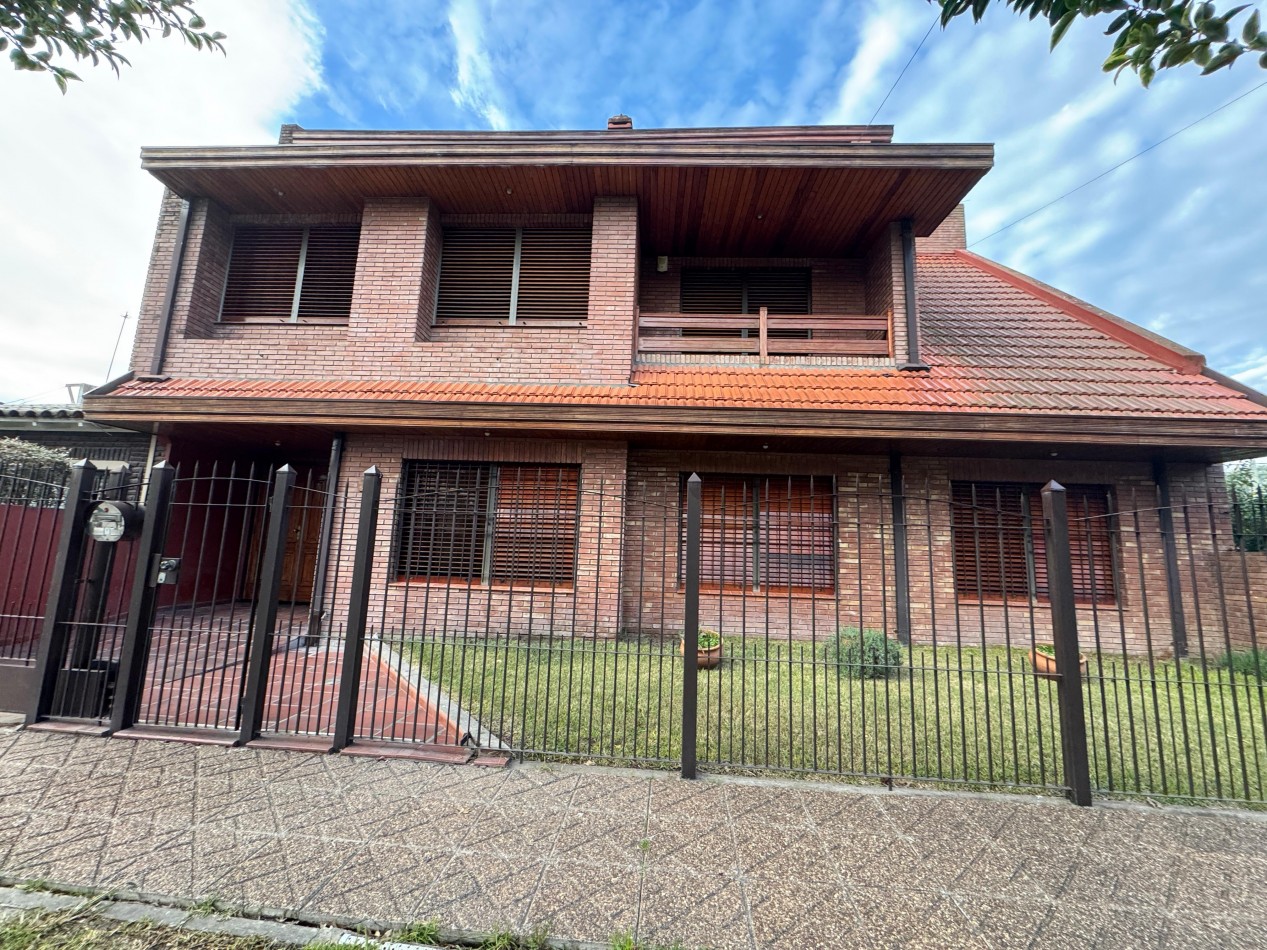 Gran Chalet 5 ambientes con jardin y pileta
