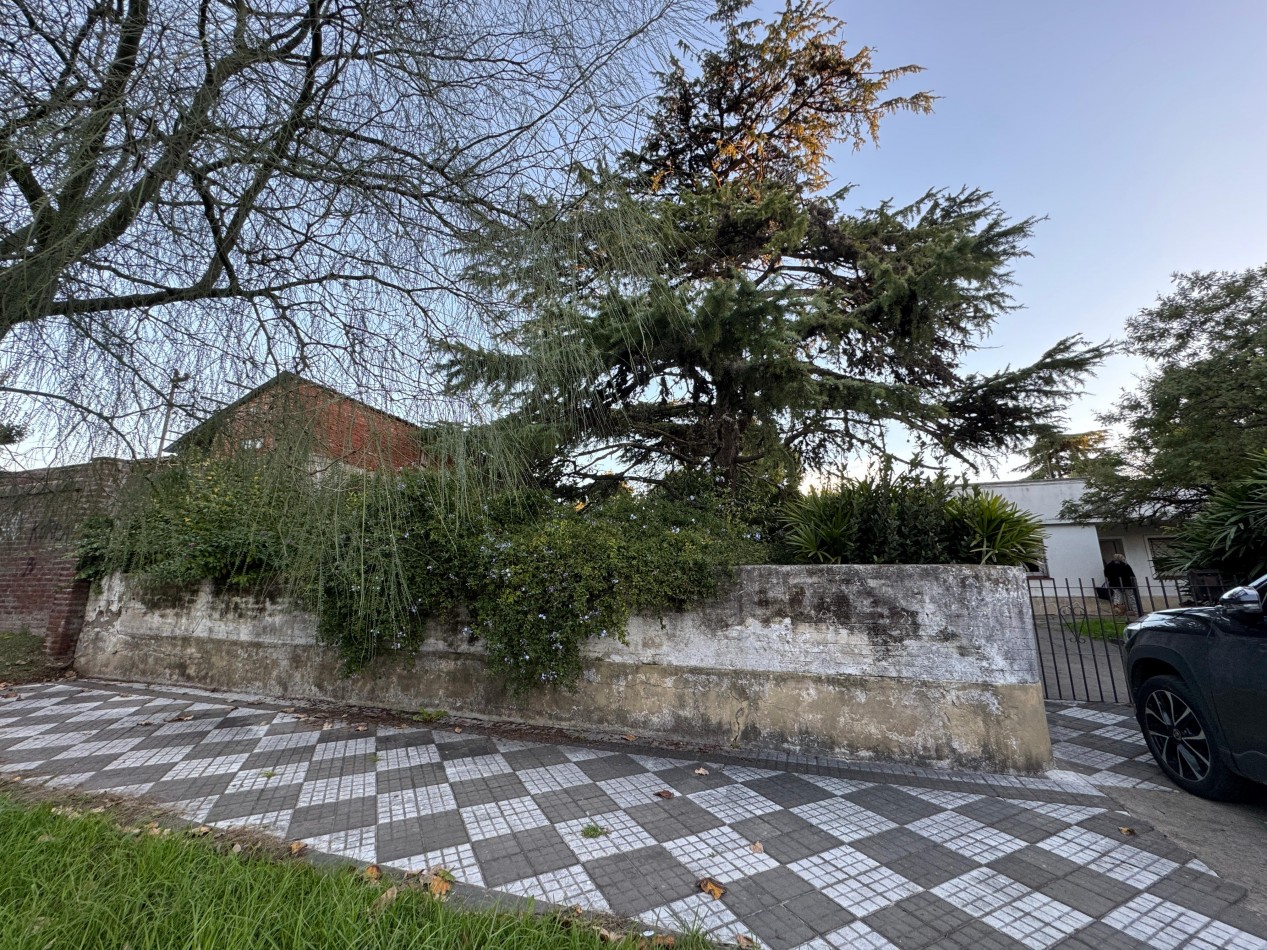 Gran lote con casa 4 ambientes