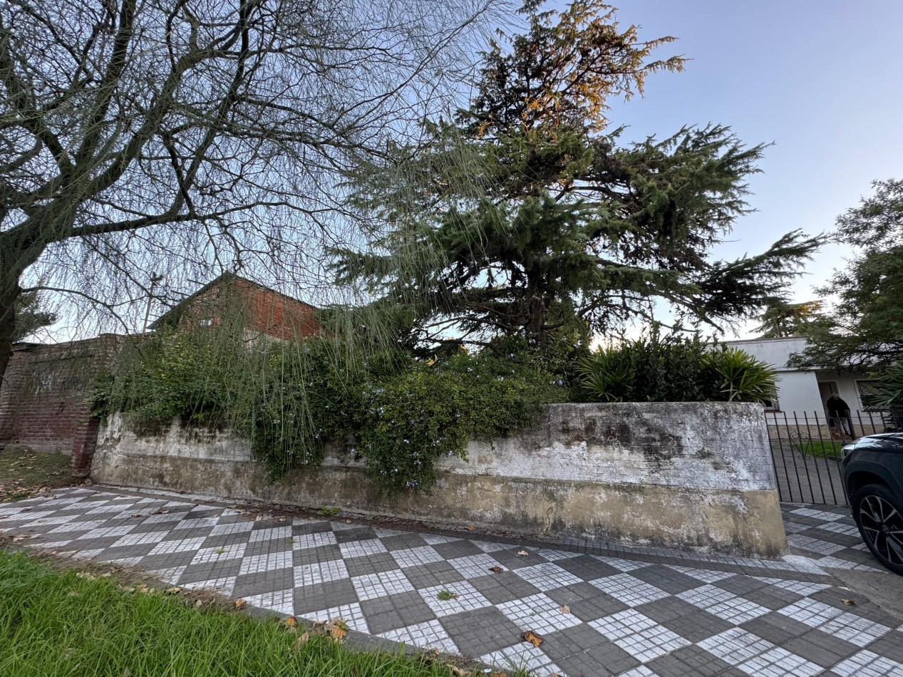 Gran lote con casa 4 ambientes