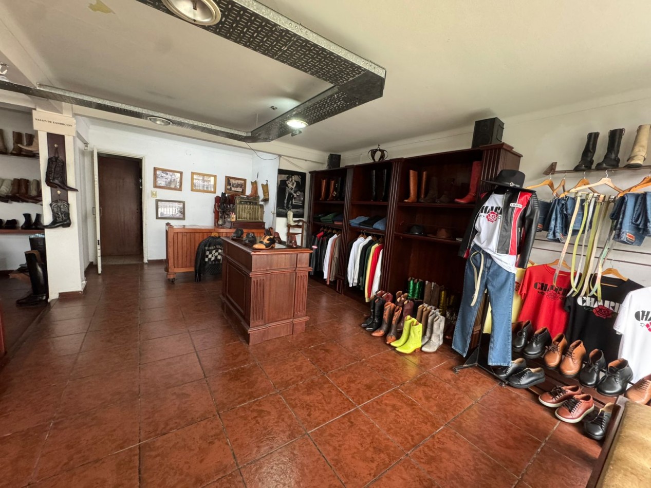 Galpon de 2 plantas con fuerza motriz, oficina y local comercial- Buena ubicacion