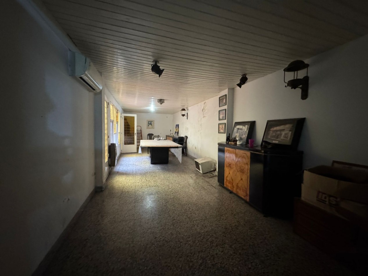 Galpon de 2 plantas con fuerza motriz, oficina y local comercial- Buena ubicacion