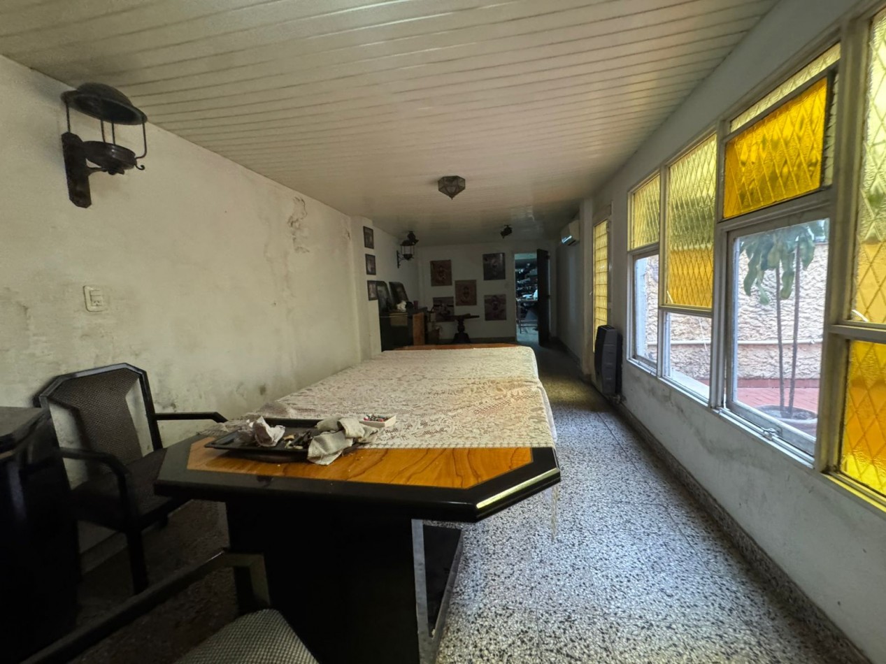 Galpon de 2 plantas con fuerza motriz, oficina y local comercial- Buena ubicacion