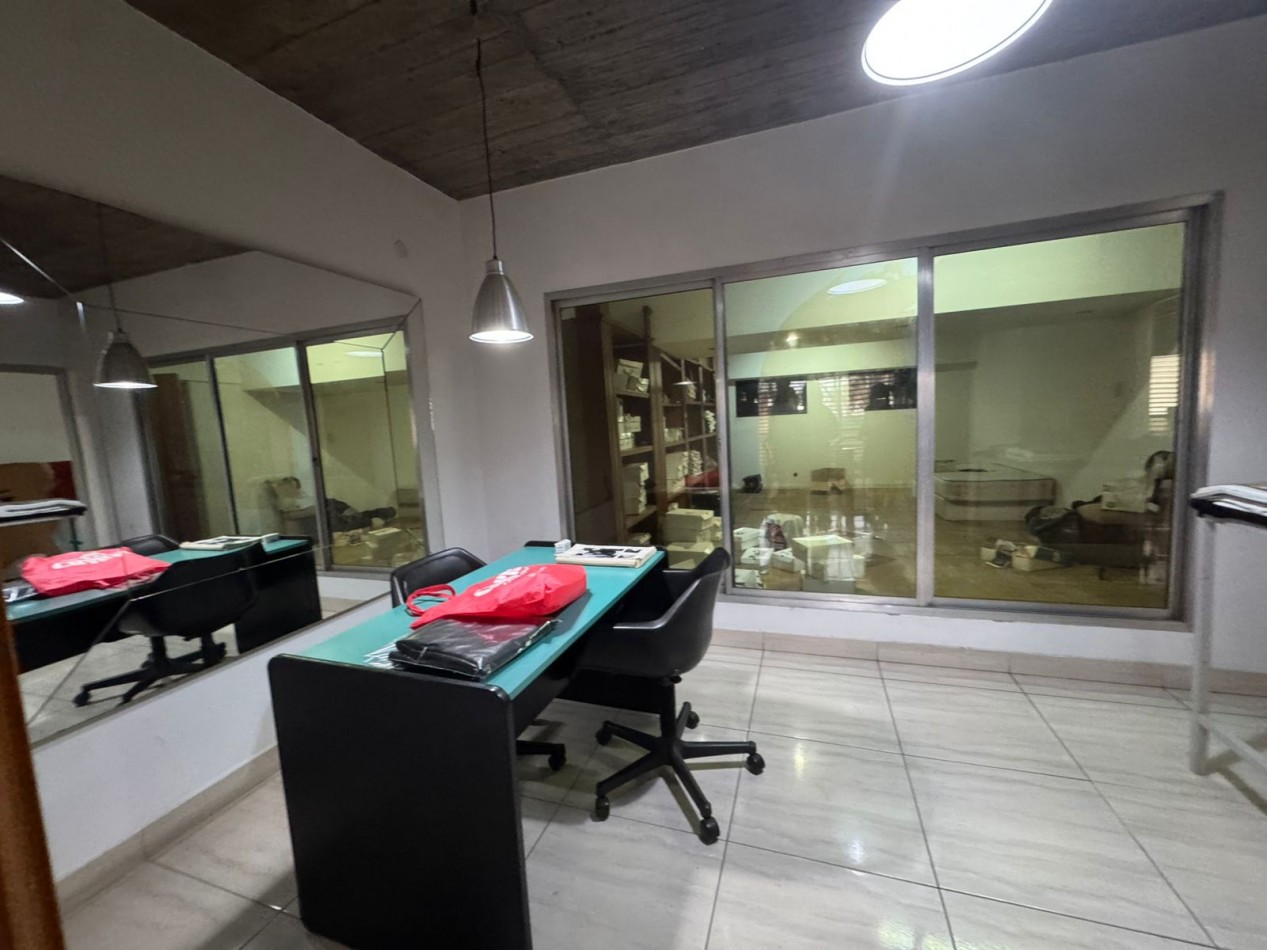 Galpon de 2 plantas con fuerza motriz, oficina y local comercial- Buena ubicacion