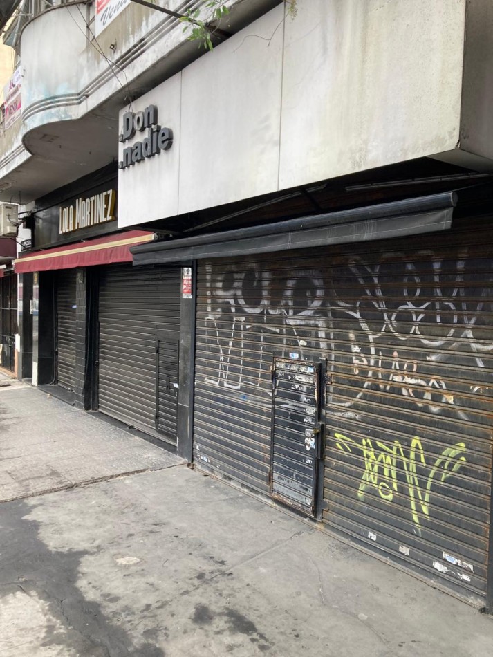 Local comercial con departamento al fondo