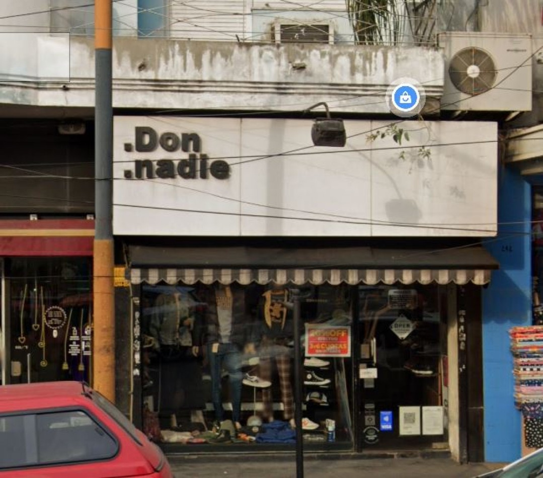 Local comercial con departamento al fondo