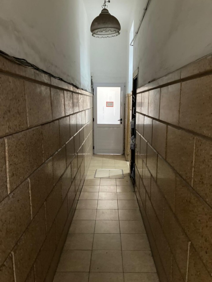 Local comercial con departamento al fondo