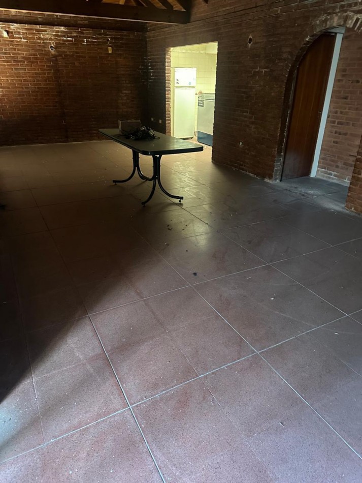 Excelente Oportunidad! Casa 4 Ambientes con Quincho y Piscina