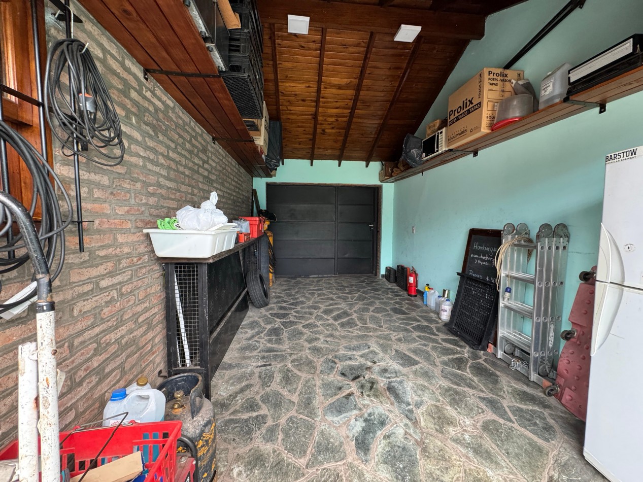 Hermosa casa con jardin de invierno, quincho y piscina