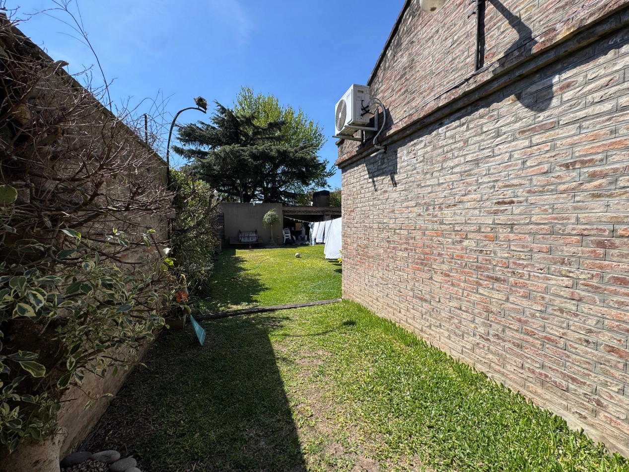 Hermosa casa con jardin de invierno, quincho y piscina