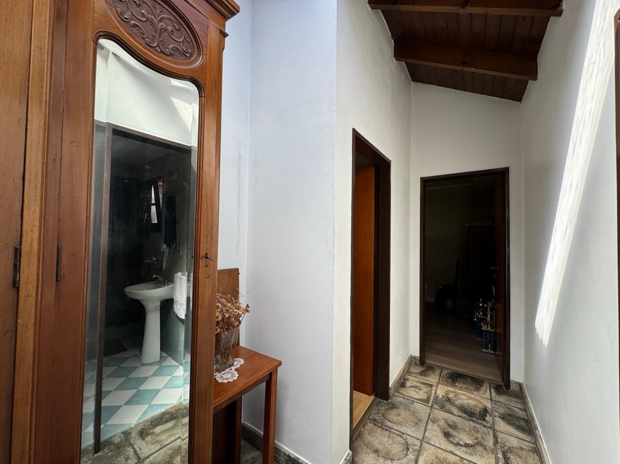 Hermosa casa con jardin de invierno, quincho y piscina