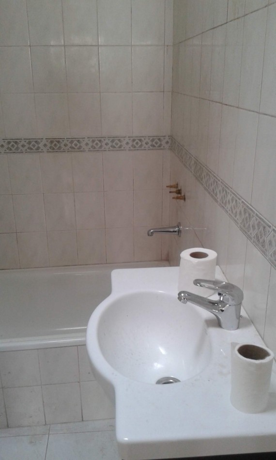 Casa al fondo 4 ambientes con pileta y quincho