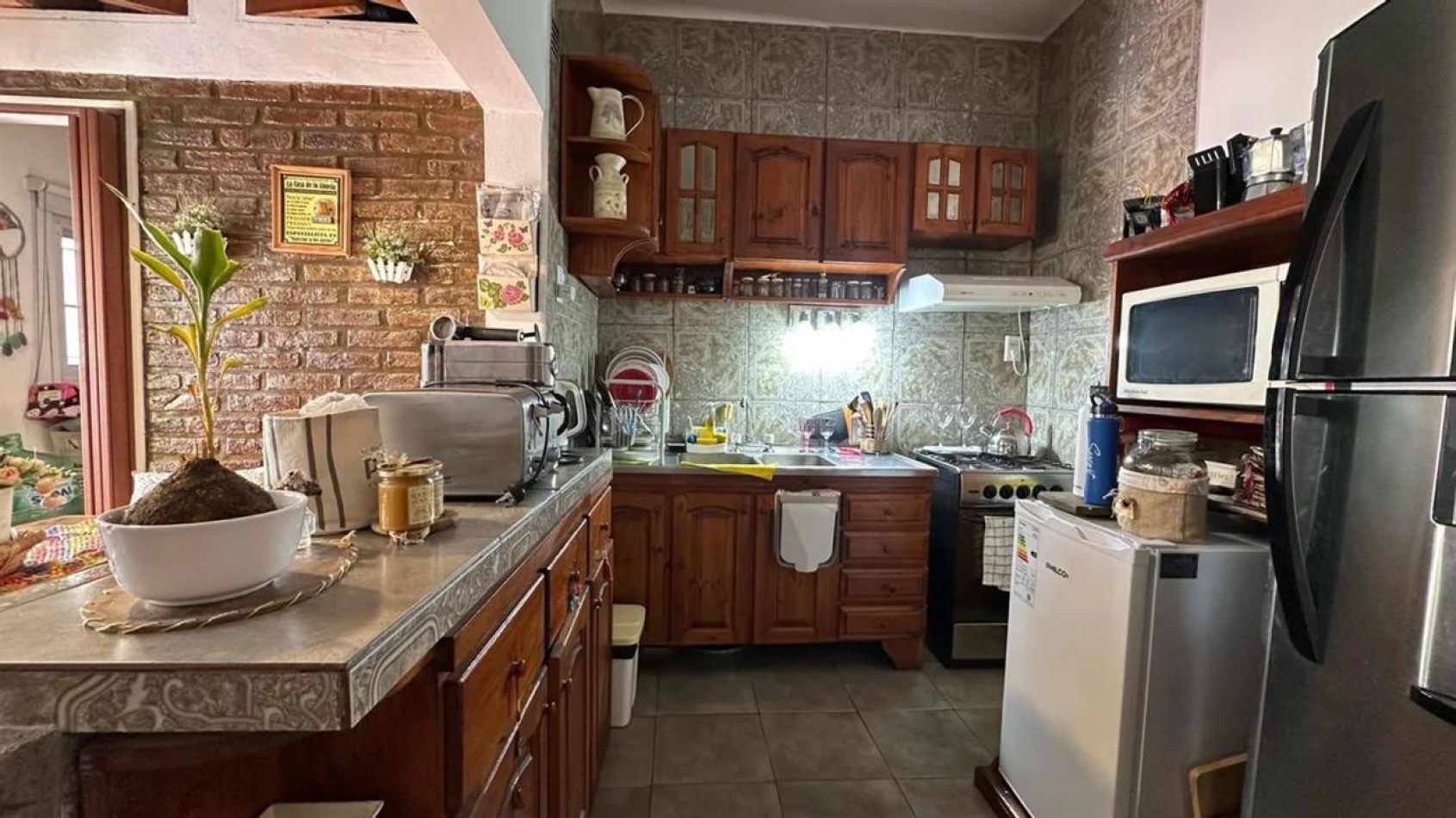 Casa en esquina con patio y cochera