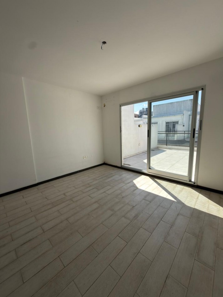 Departamento 2 ambientes con balcon, terraza y cochera