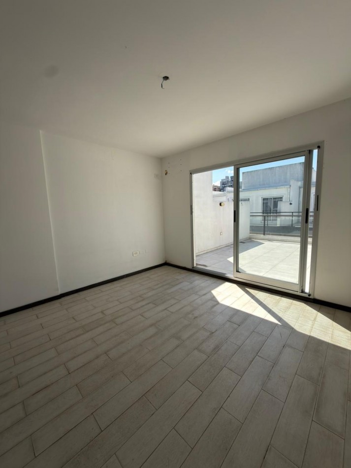 Departamento 2 ambientes con balcon, terraza y cochera