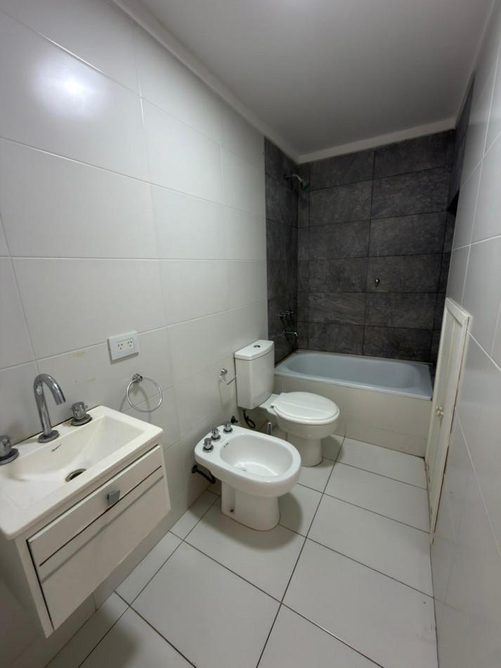 Departamento 2 ambientes con balcon, terraza y cochera