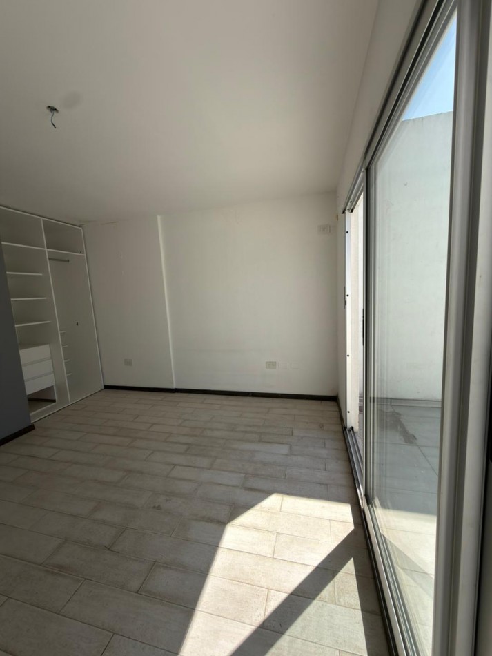 Departamento 2 ambientes con balcon, terraza y cochera