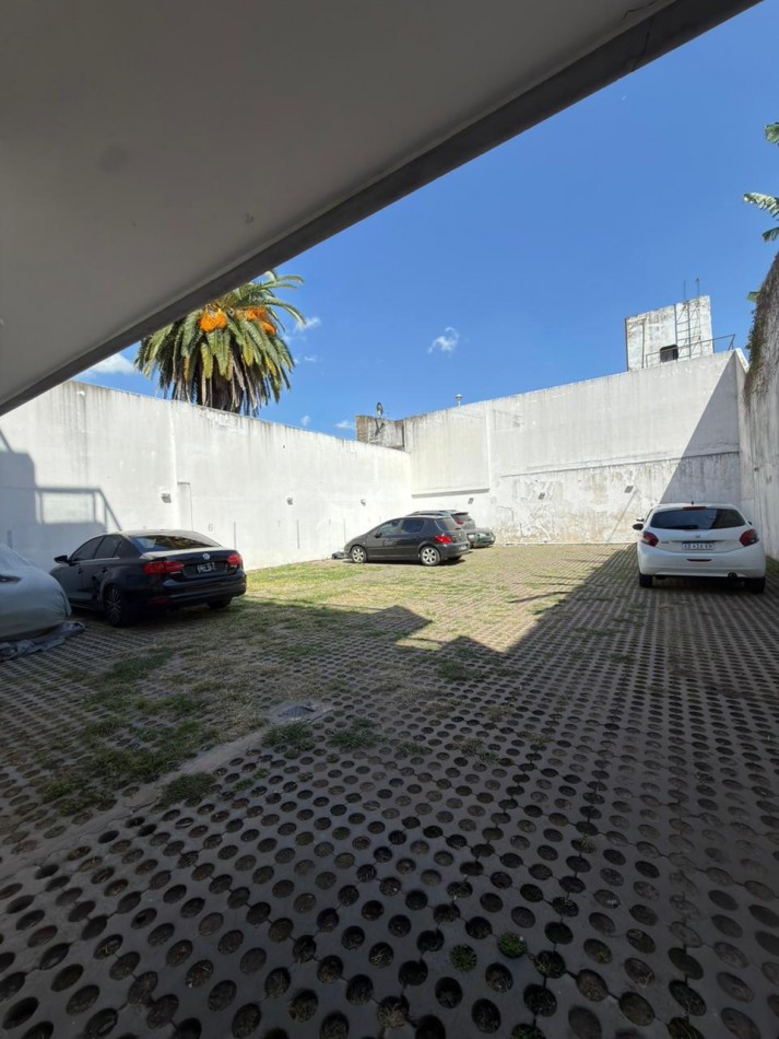 Departamento 2 ambientes con balcon, terraza y cochera