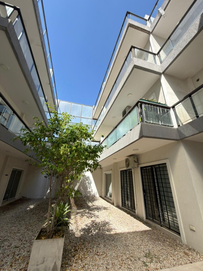 Departamento 2 ambientes con balcon, terraza y cochera