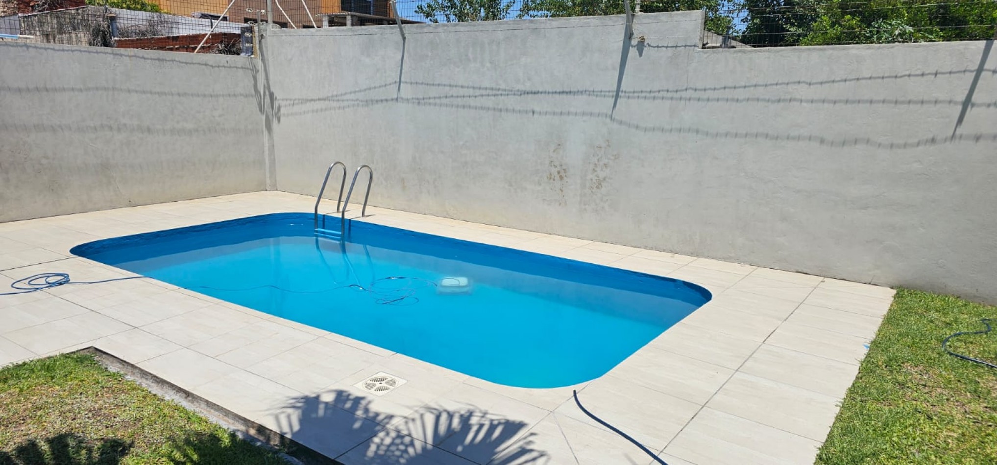 Casa 4 ambientes con deposito al frente