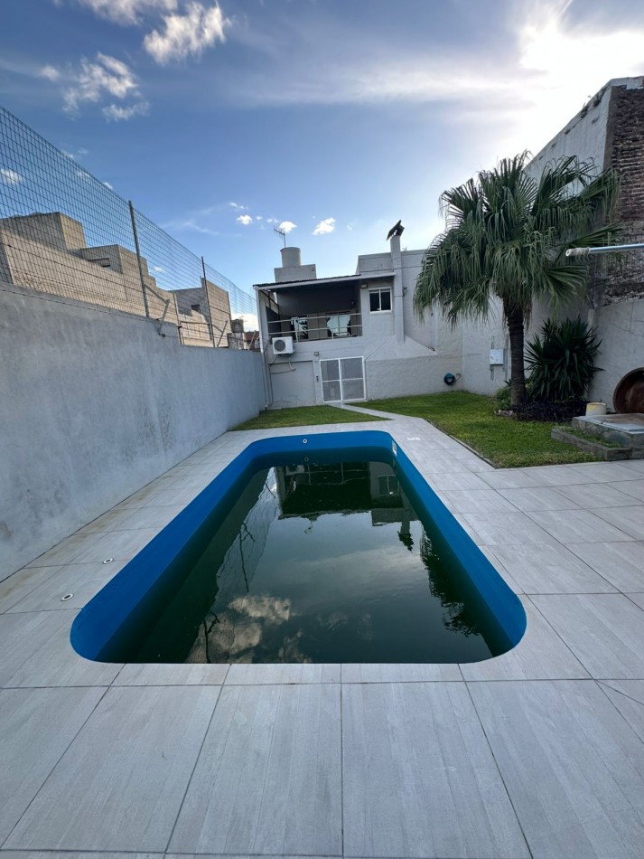 Casa 4 ambientes con deposito al frente