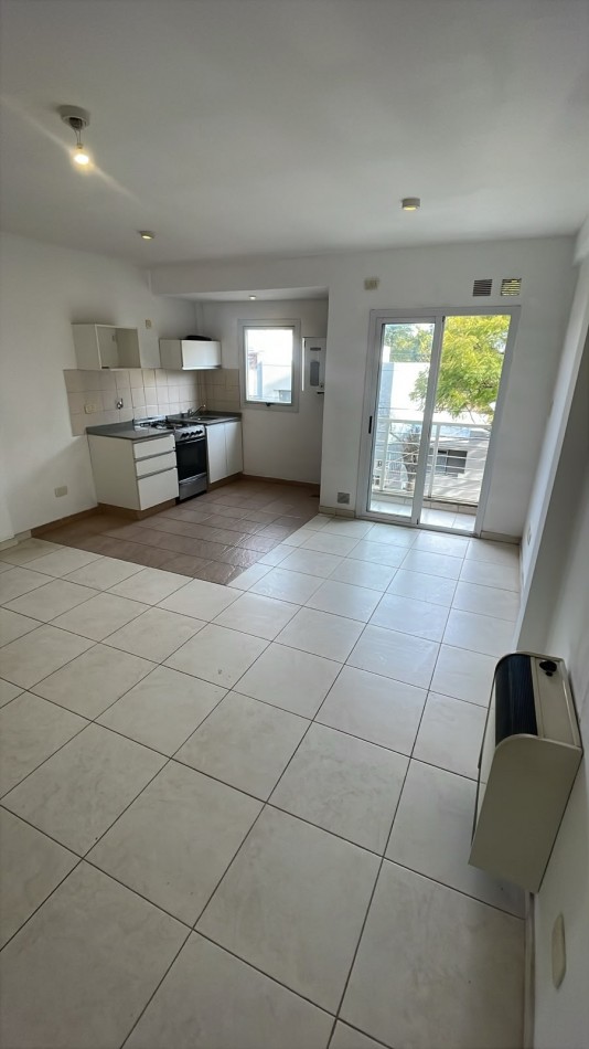 Departamento 2 ambientes en 2do piso - Excelente ubicacion 