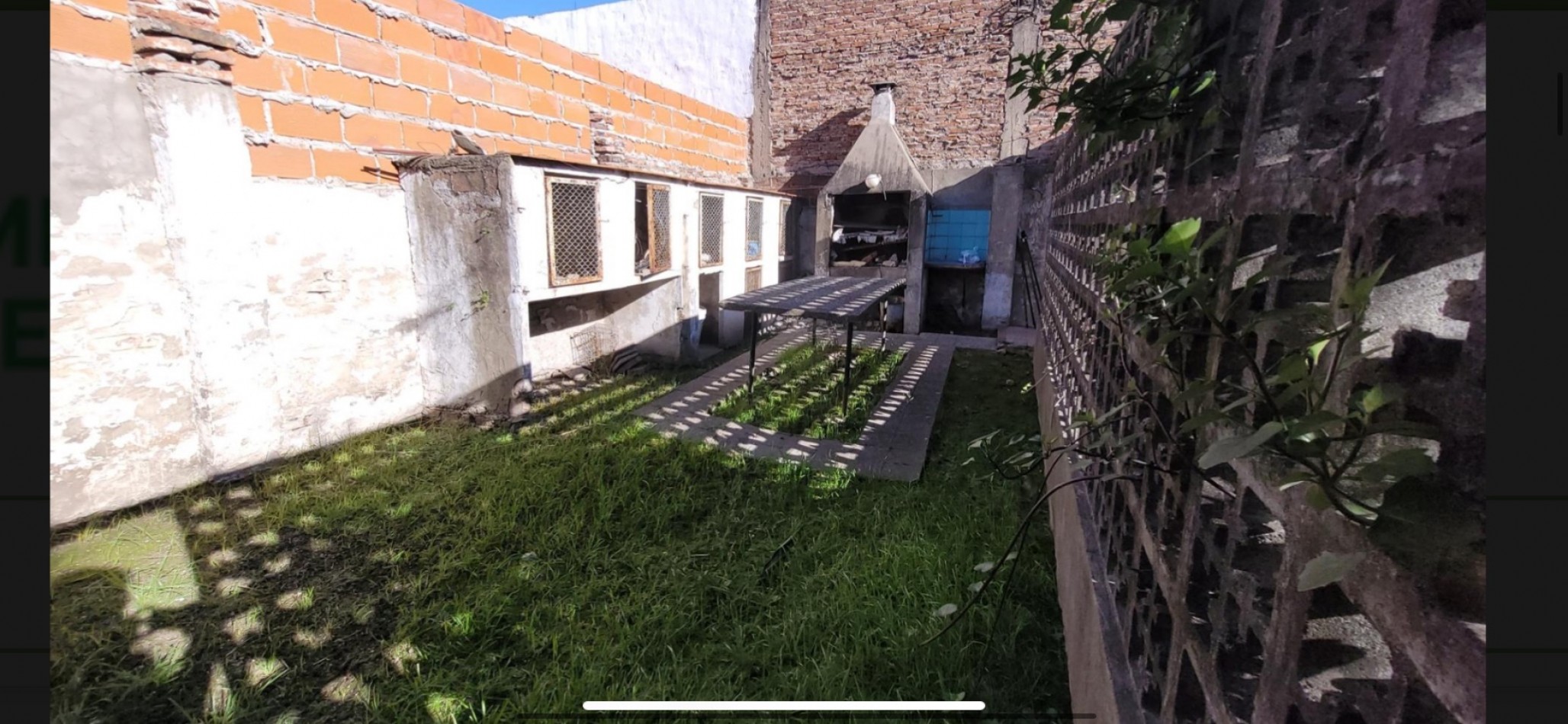 Casa de 3 ambientes con fondo 