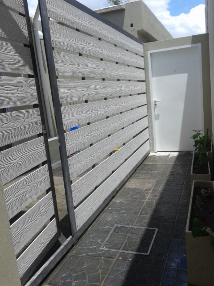 Casa al fondo 4 ambientes con pileta y quincho