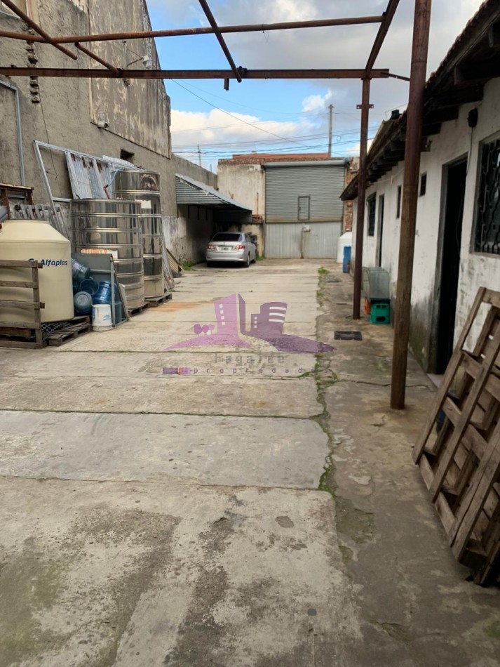 Galpon de 270 mts2 cubiertos en Lanus Oeste