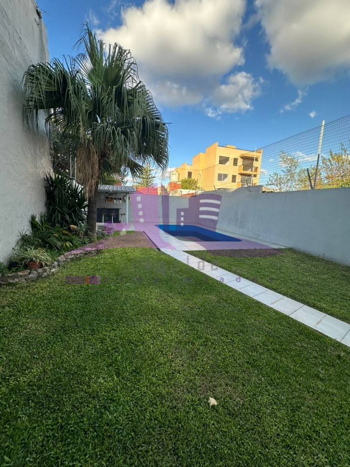 Casa 4 ambientes con deposito al frente