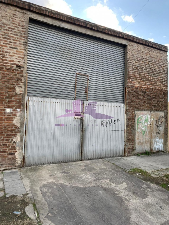 Galpon de 270 mts2 cubiertos en Lanus Oeste