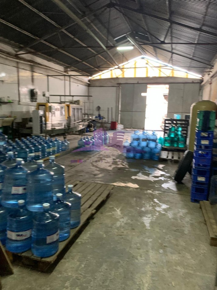 Galpon de 270 mts2 cubiertos en Lanus Oeste