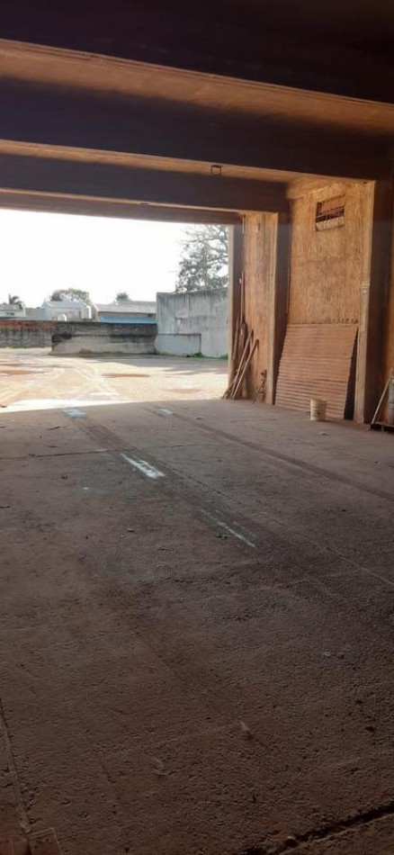 Deposito 1200 m² Multiples Destinos!- Con vivienda
