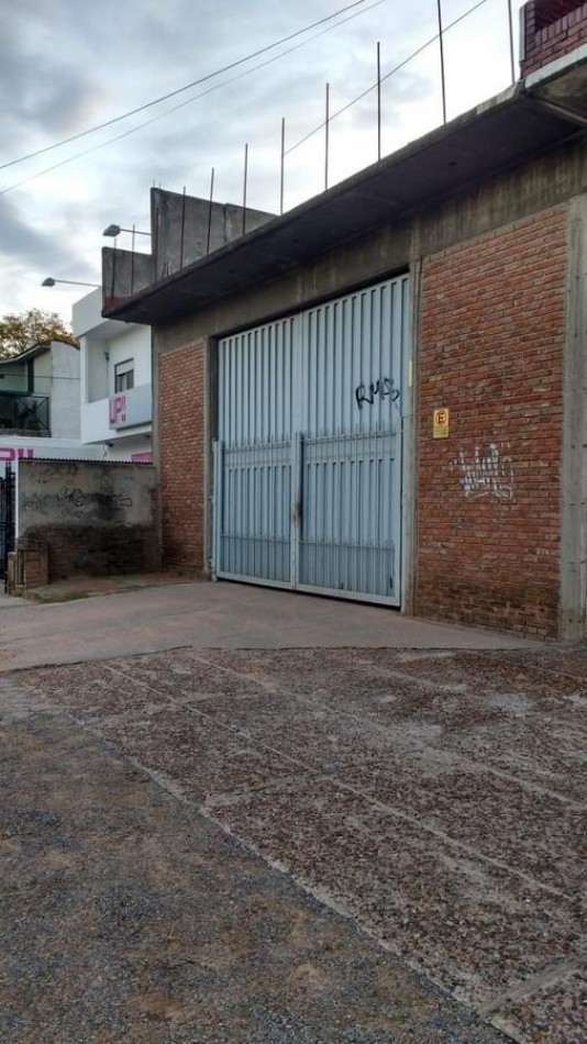 Deposito 1200 m² Multiples Destinos!- Con vivienda