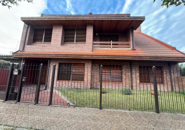 Gran Chalet 5 ambientes con jardin y pileta