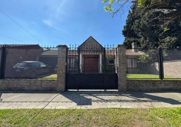 Hermosa casa con jardin de invierno, quincho y piscina