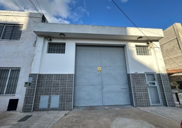 Casa 4 ambientes con deposito al frente
