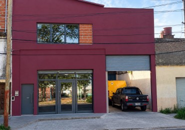 Galpon con local, oficina y potencial vivienda.